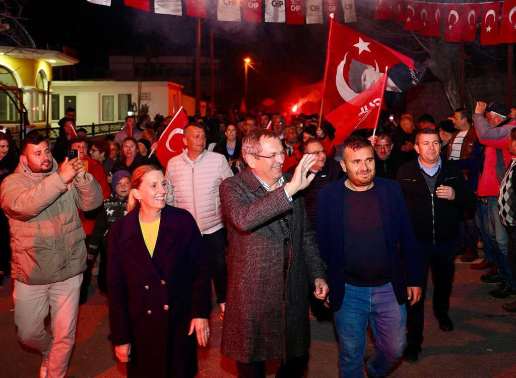 BASKAN MESUT ERGIN CAMOBA KOYU ILE MITINGLERINE HIZ KESMEDEN DEVAM EDIYOR1 |