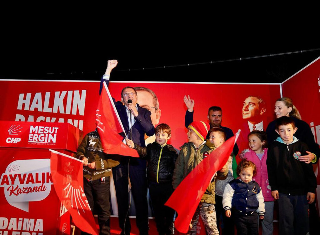 BASKAN MESUT ERGIN CAMOBA KOYU ILE MITINGLERINE HIZ KESMEDEN DEVAM EDIYOR8 |