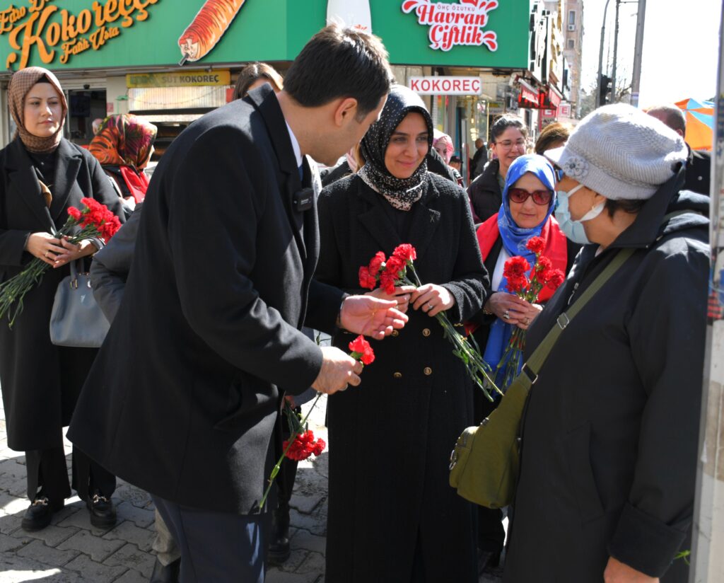 “Güçlü Edremit’e kadınlarla ulaşacağız” 3 WhatsApp Image 2024 03 08 at 20.39.28 1 |