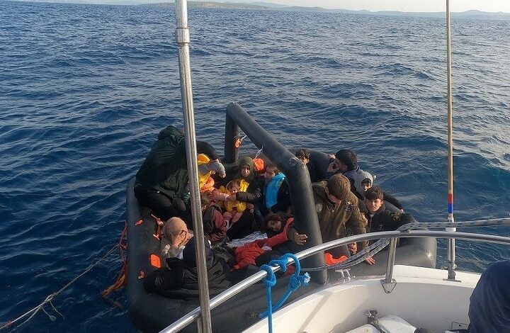 Ayvalık açıklarında 27’si çocuk 40 düzensiz göçmen kurtarıldı 1 ayvalik aciklarinda 27si cocuk 40 duzensiz gocmen kurtarildi 3365e6a |