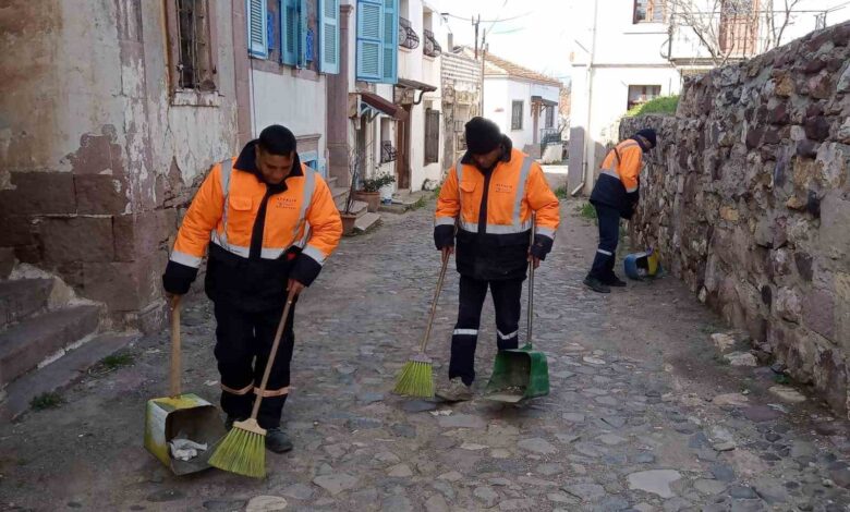 ayvalik belediyesi emekcilerinden bahar temizligi 846348a |