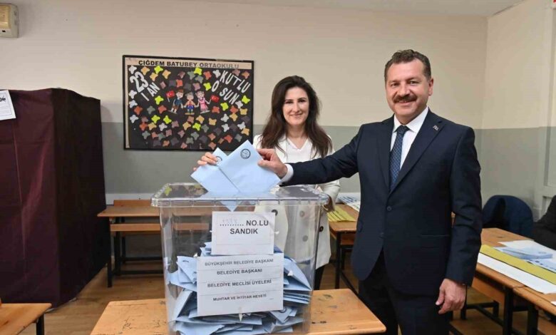 Balıkesir Büyükşehir Belediye Başkanı Yücel Yılmaz ailesi oy kullandı 1 balikesir buyuksehir belediye baskani yucel yilmaz ailesi oy kullandi 006f03d |