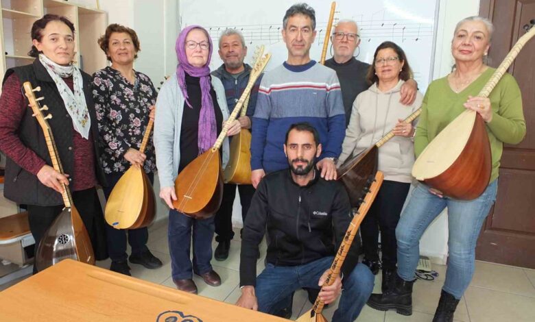 balikesirde emekliler baglama calmayi ogreniyor ee35c98 |