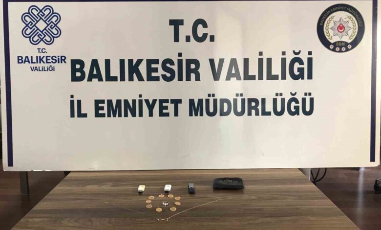 Balıkesir’de eve giren hırsız Bursa’da yakalandı 1 balikesirde eve giren hirsiz bursada yakalandi 3825e8f |