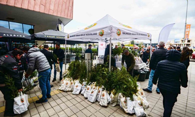 balikesirde yesil vatan icin ucretsiz 5 bin fidan dagitildi c1b9512 |