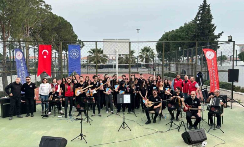 balikesirli gencler ayvalikta pop konseri verdi e50502f |