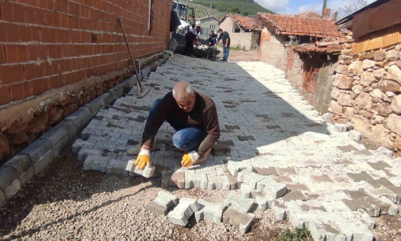 Burhaniye genelinde yol çalışmaları sürüyor 1 burhaniye genelinde yol calismalari suruyor 880003e |