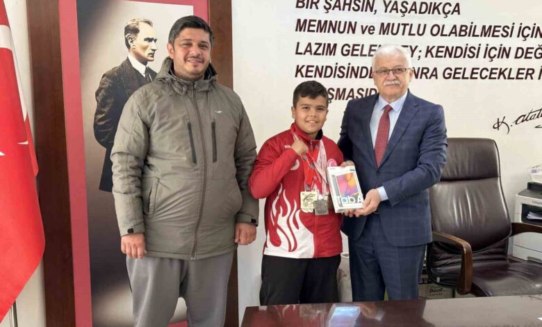 Burhaniye’nin gururundan Başkan Deveciler’e ziyaret 1 burhaniyenin gururundan baskan devecilere ziyaret 32c0b13 |