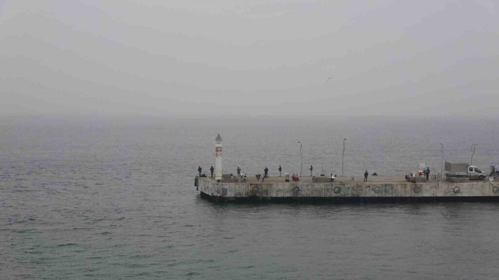 canakkale bogazi sisten dolayi 43 saattir transit gemi gecislerine kapali a436277 |