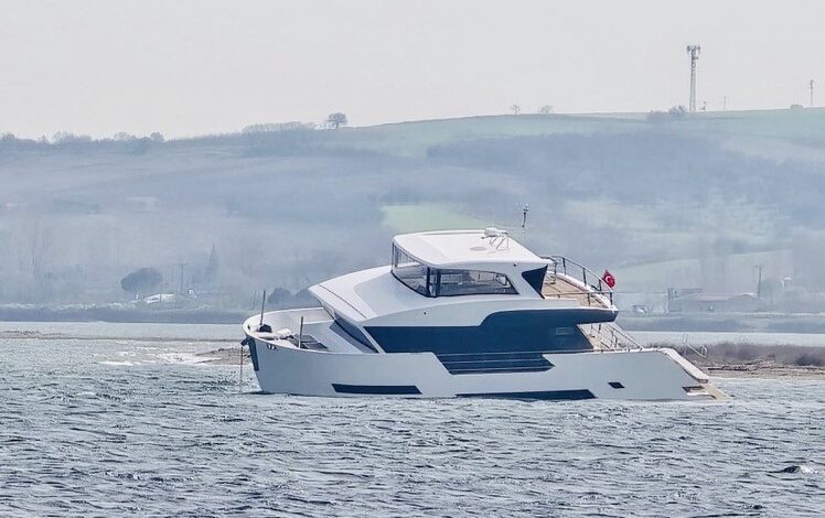 canakkale bogazinda karaya oturan tekne kurtarildi e25daf6 |