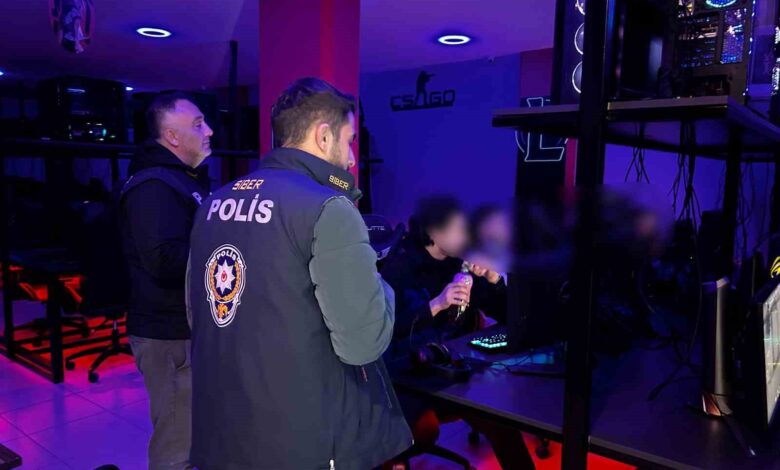 Çanakkale’de 29 yıl 3 ay kesinleşmiş hapis cezası bulunan şahıs yakalandı 1 canakkalede 29 yil 3 ay kesinlesmis hapis cezasi bulunan sahis yakalandi ab37c30 |