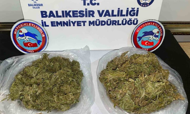 durdurulan aracin icinden uyusturucu madde cikti 8103a39 |