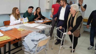 gencler yasli ve engelli vatandaslarin oy kullanmasi icin yogun bir sekilde calisiyor c89d1e7 |