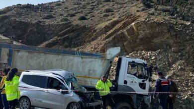 gokceadada kamyon ile ticari arac kafa kaya carpisti 1 kisi oldu 974ed59 |