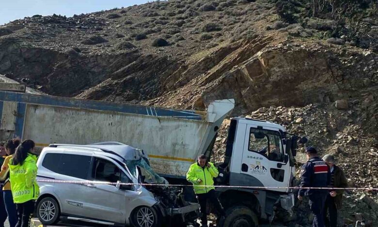 gokceadada kamyon ile ticari arac kafa kaya carpisti 1 kisi oldu 974ed59 |
