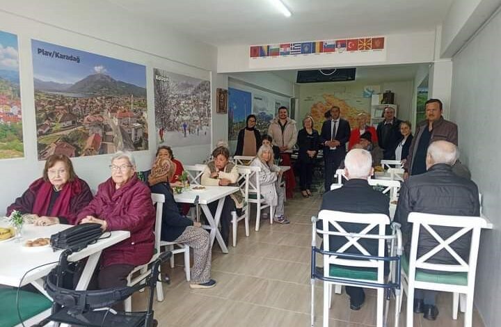 huzurevinde kalan yaslilari agirladilar 2e235ee |