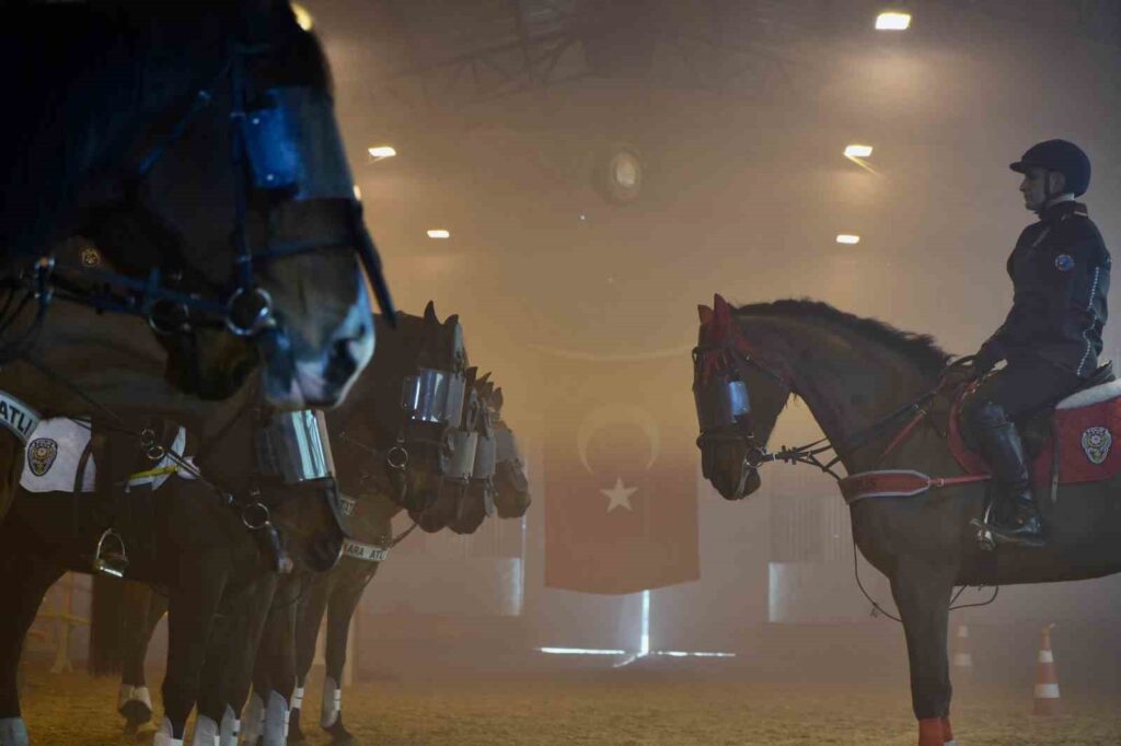 toplumsal olaylarda etkin rol ustlenen atli polisler her daim goreve hazir ad6ce37 |