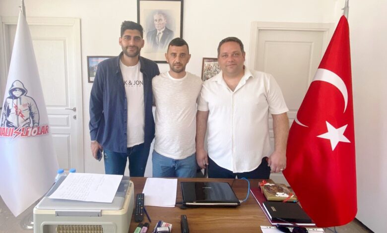 ayvalikgucu taraftarindan bsb baskani akina tribune gel cagrisi 306d976 |