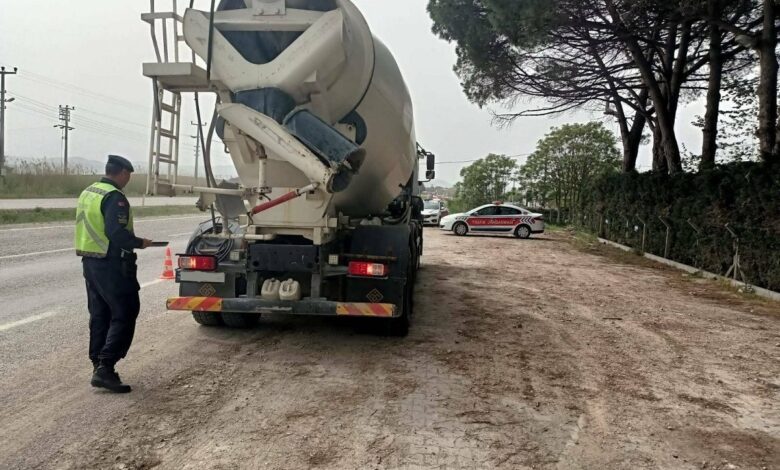 balikesirde trafik jandarmasi standart disi isik donanimi denetimi yapti 5bc903a |