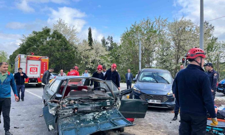 balikesirde trafik kazasi 1 olu 5 yarali 3670e18 |