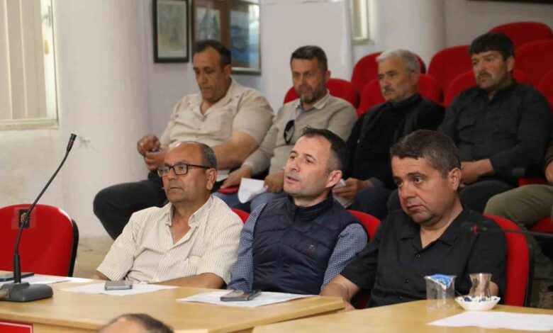 Burhaniye’de muhtarlar Başkan Deveciler’i ziyaret etti 1 burhaniyede muhtarlar baskan devecileri ziyaret etti 7b63637 |