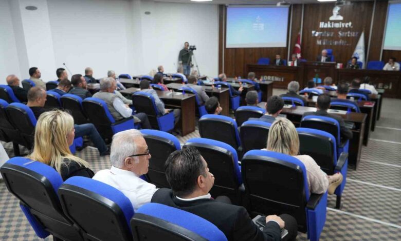 Edremit’te muhtarlar toplantısı yeniden başladı 1 edremitte muhtarlar toplantisi yeniden basladi 002963a |