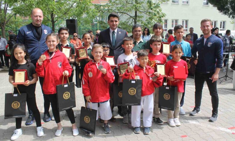 manyas belediye karate takimi 3 kupa ile dondu 629fc3a |