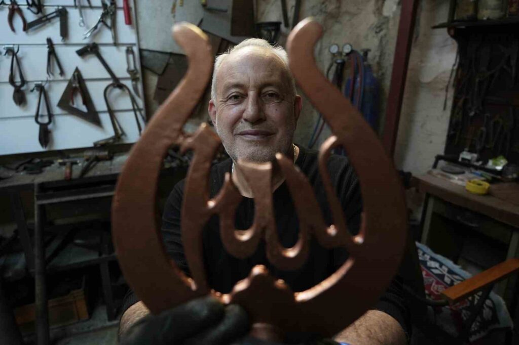 ozel 120 yildir alem yapan ailenin son ustasi b069659 |