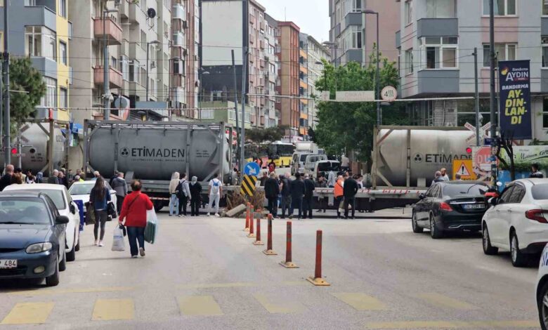 Tren arızası nedeniyle hemzemin geçitte ulaşım kapandı 1 tren arizasi nedeniyle hemzemin gecitte ulasim kapandi 9677a59 |