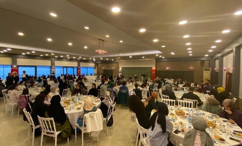vali ilhami aktas kuran kursu ogrencileriyle iftarda bir araya geldi cf8c531 |