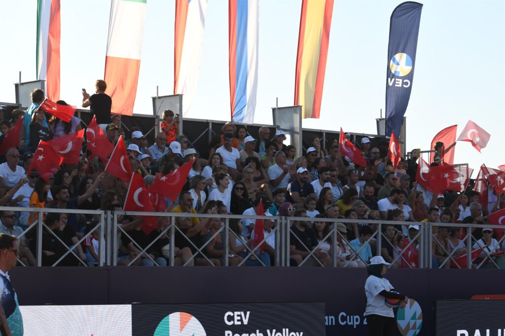 Balıkesir sahillerinde, plaj voleybolu rüzgârı esecek 3 Balikesir sahillerinde plaj voleybolu ruzgari esecek 3 |
