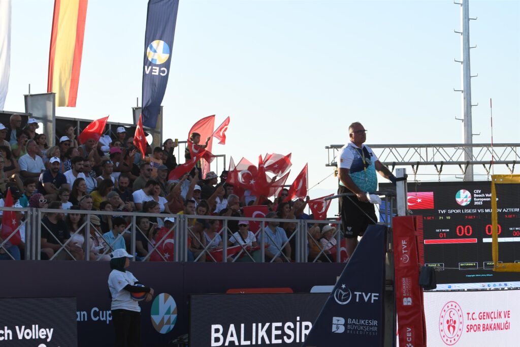 Balıkesir sahillerinde, plaj voleybolu rüzgârı esecek 2 Balikesir sahillerinde plaj voleybolu ruzgari esecek 4 |