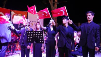 ayvalikta sebahat cihan sisman guzel sanatlar lisesi ogrencilerinden yilsonu konseri 64f3a1a |