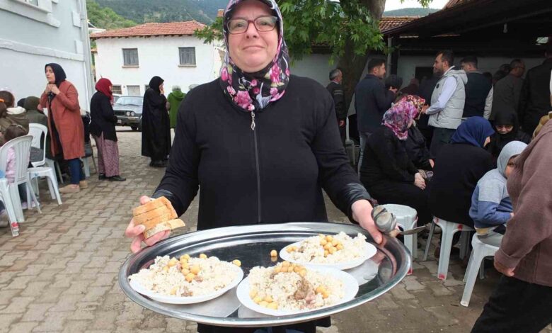 Balıkesir’de geleneksel çiftçi hayrı yüzlerce vatandaşı buluşturdu 1 balikesirde geleneksel ciftci hayri yuzlerce vatandasi bulusturdu 0a4780f e1715589252753 |