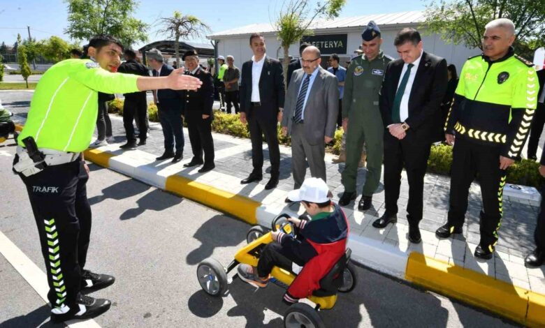 balikesirde karayolu trafik haftasi kutlandi 71a78ce |