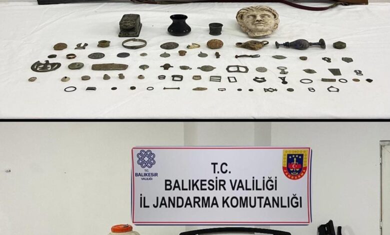 Balıkesir’de tarihi eser kaçakçılarına operasyon: 6 gözaltı 1 balikesirde tarihi eser kacakcilarina operasyon 6 gozalti 9869055 |