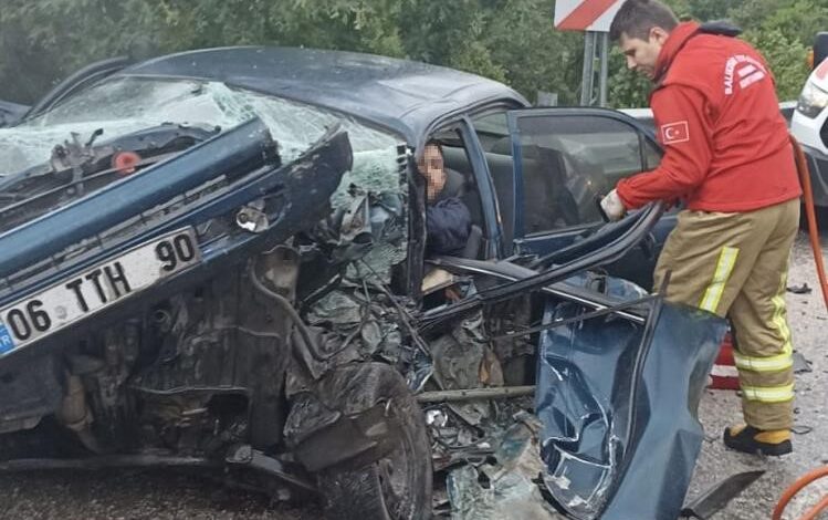 balikesirde trafik kazasi tirin dorsesi otomobili bicti 3d7e489 |