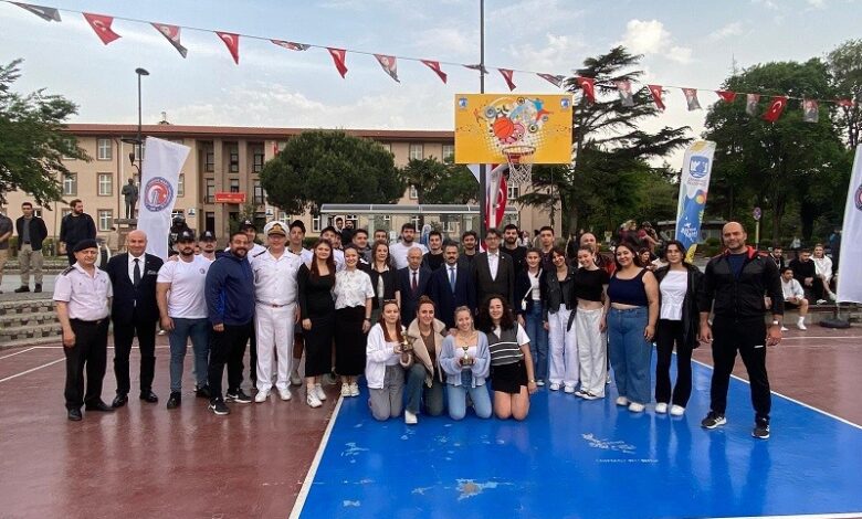 Çanakkale Onsekiz Mart Üniversitesi 27. Spor Şenlikleri Devam Ediyor 1 canakkale onsekiz mart universitesi 27 spor senlikleri devam ediyor 8bc5af6 |