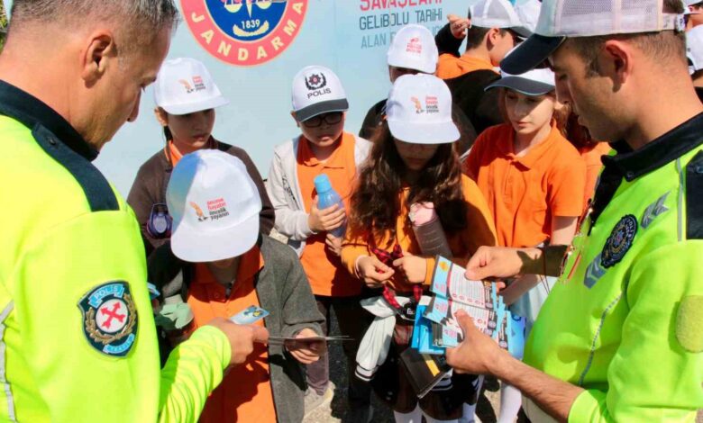 Çanakkale’de öğrenciler trafik kurallarını uygulamalı olarak öğrendi 1 canakkalede ogrenciler trafik kurallarini uygulamali olarak ogrendi 974ed59 |