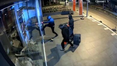 dakikalar icerisinde 2 bucuk milyonluk mucevher hirsizligi kamerada 150decb |