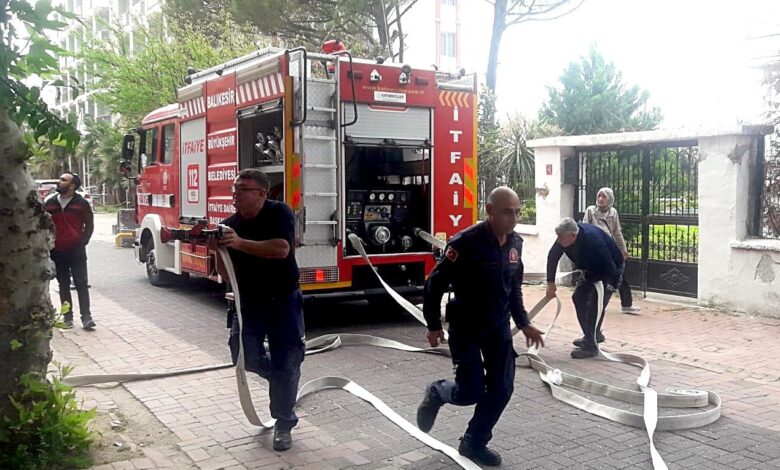 Edremit’te apartmanda yangın paniği 1 edremitte apartmanda yangin panigi ff5c1f1 |