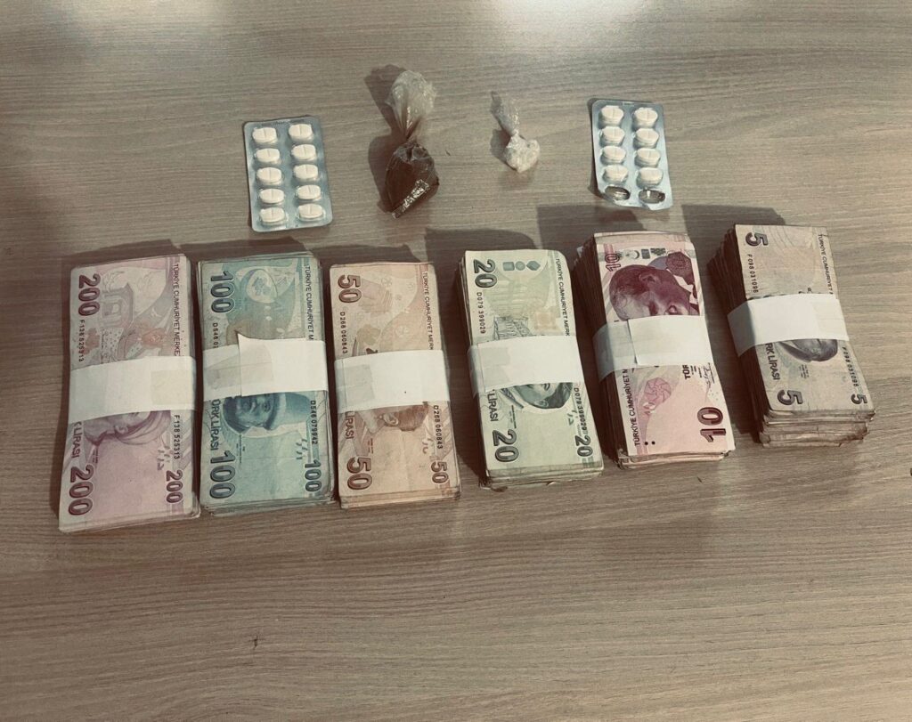 geliboluda uyusturucu operasyonu 1 gozalti 22d4358 |