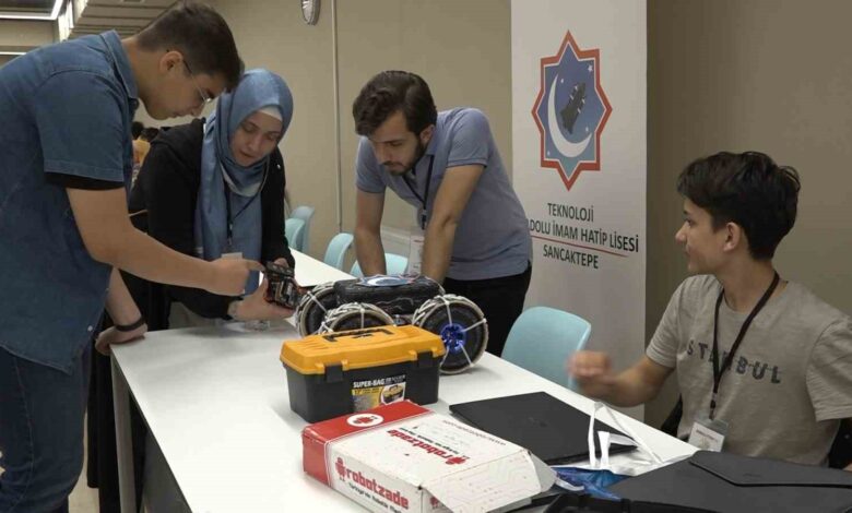 gencler bayramlarini robotlarini yaristirarak kutladi e3a5f46 |