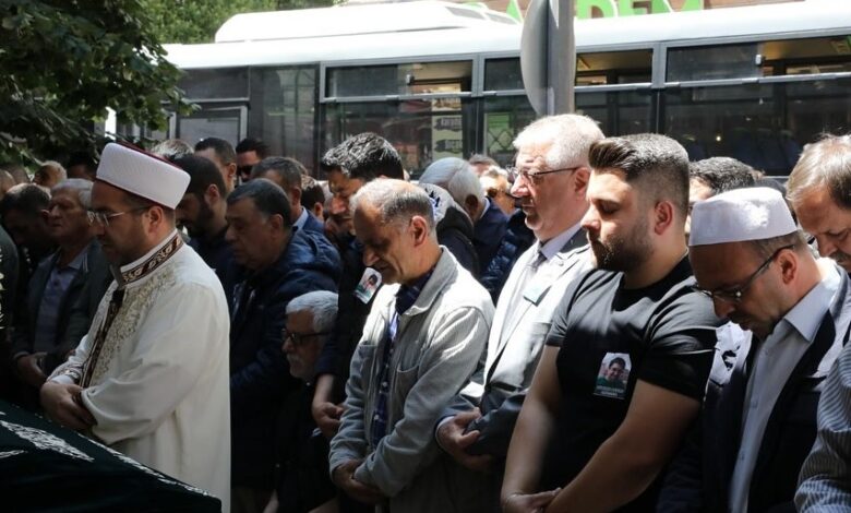 hayatini kaybeden kuyumcu son yolculuguna ugurlandi 957f297 |