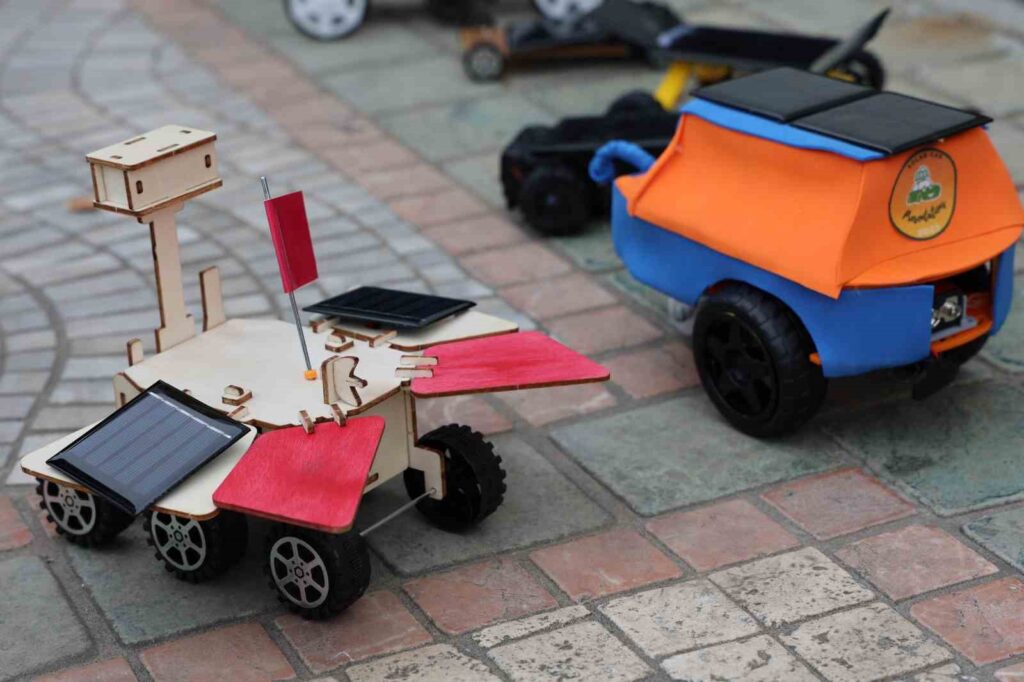 izmirde gunes enerjisiyle calisan minyatur araclara yogun ilgi 9fc4b0f |