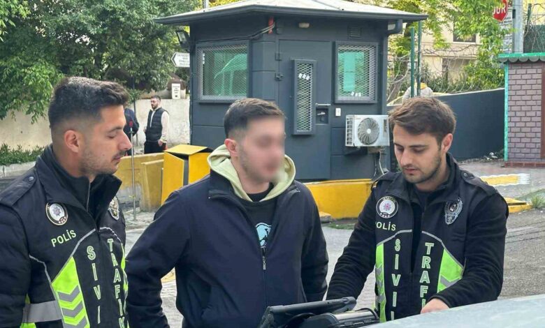 Kadıköy’de motosikleti yayaların üzerine sürerek dalga geçen sürücü yakalandı 1 kadikoyde motosikleti yayalarin uzerine surerek dalga gecen surucu yakalandi aa1b81b |