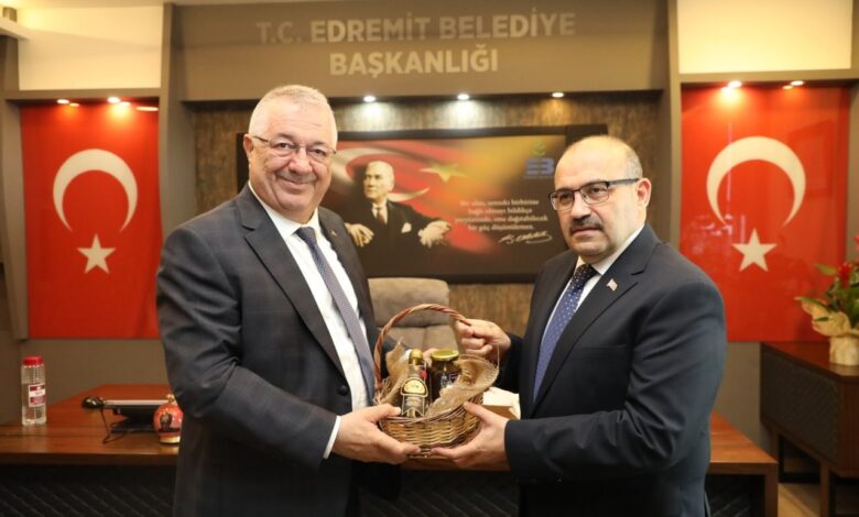 vali ustaoglu edremit belediyesini ziyaret etti ea3bec5 |