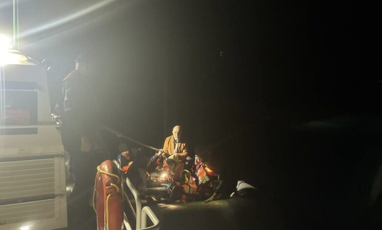 Yunan unsurlarınca ölüme terk edilen 3’ü çocuk, 14 kaçak göçmen kurtarıldı 1 yunan unsurlarinca olume terk edilen 3u cocuk 14 kacak gocmen kurtarildi 32849d2 |