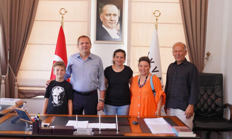 Ayvalık’ın gururu Türkiye 1.’si Çınar’la, Başkan Mesur Ergin buluştu 1 AYVALIKIN GURURU TURKIYE 1.SI CINARLA BASKAN MESUT ERGIN BULUSTU 1 |