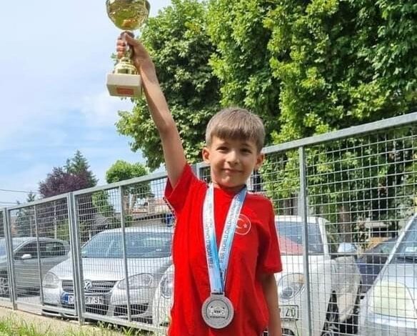 balikesirli minik sporcu emrah senay dunya ikincisi oldu 2c21991 e1719387301563 |